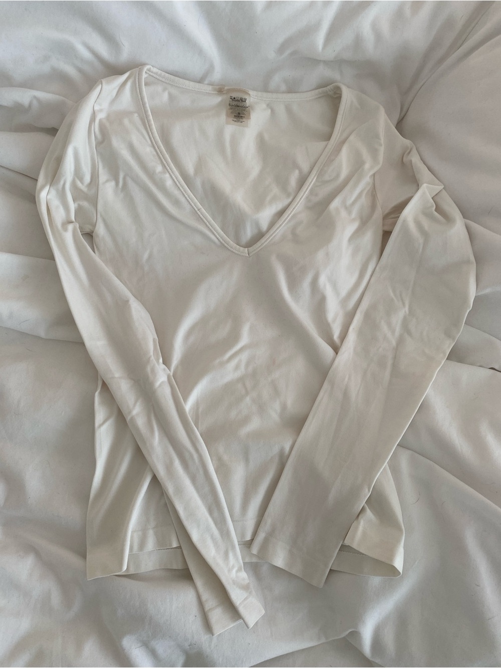 Aritzia white seamless tight v neck long sleeve